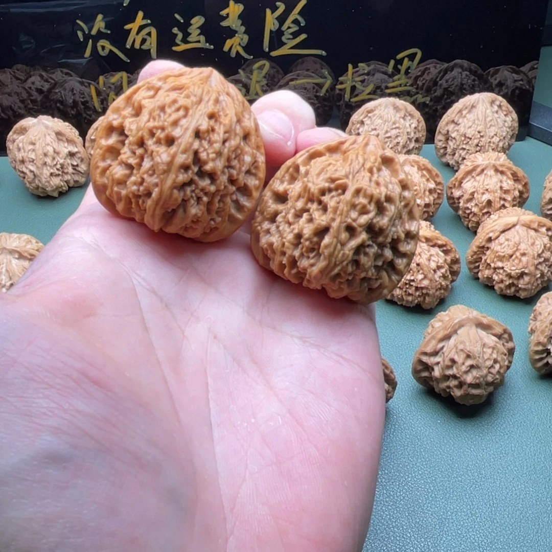 核桃把件麟*40三角南疆石，已经打底