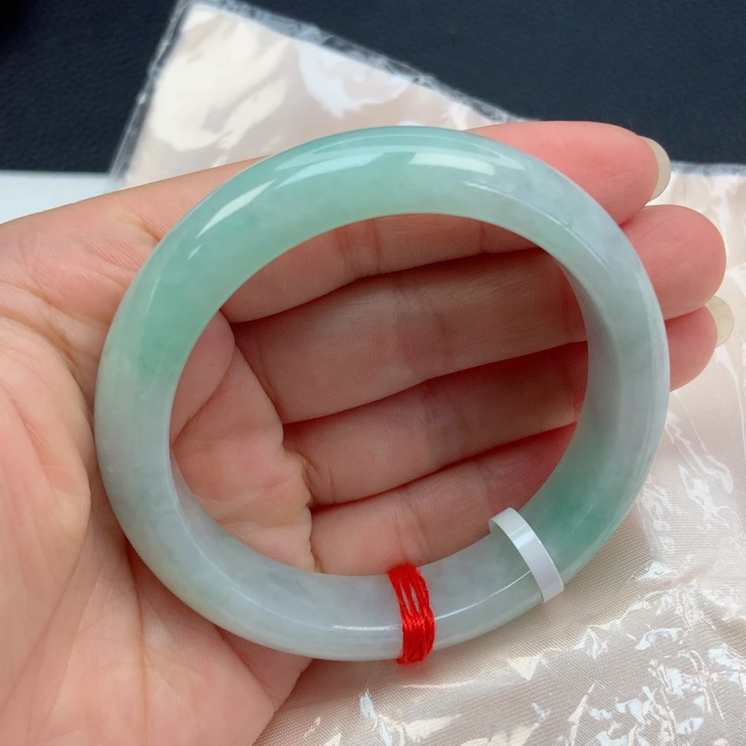 翡翠手镯未镶嵌55圈