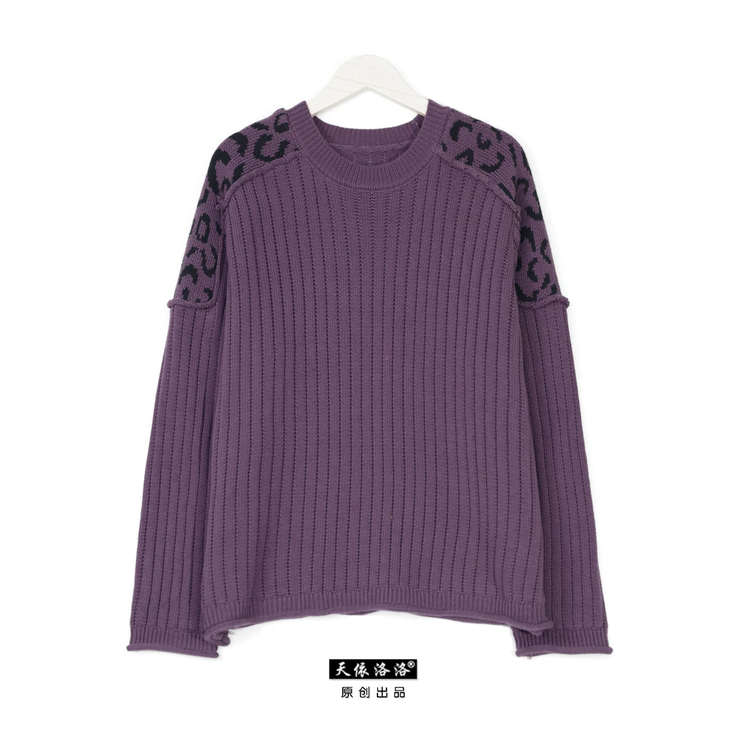 【天依洛洛】1536 圆领豹纹拼接提花时尚宽松舒适休闲套头针织衫