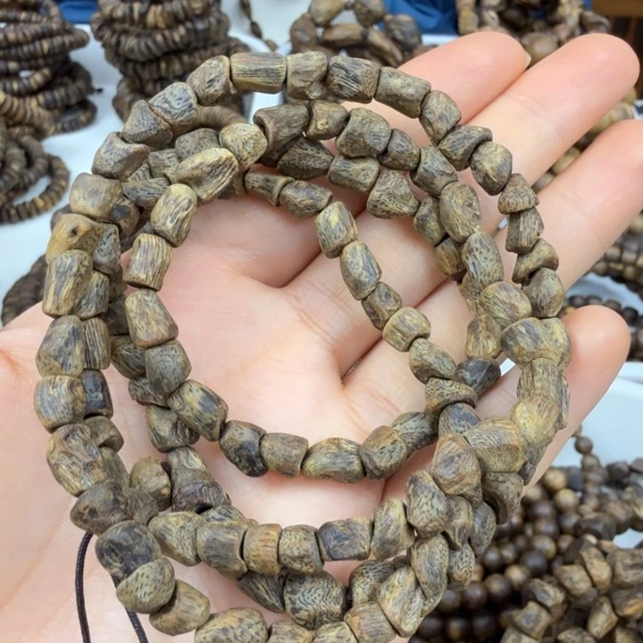 沉香手串老白琪树丁留疤沉水多圈