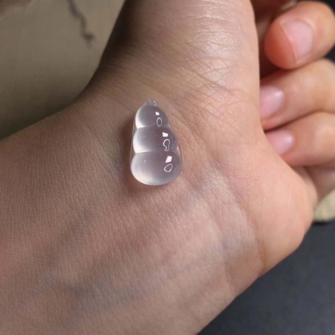 翡翠未镶嵌颈饰豆子