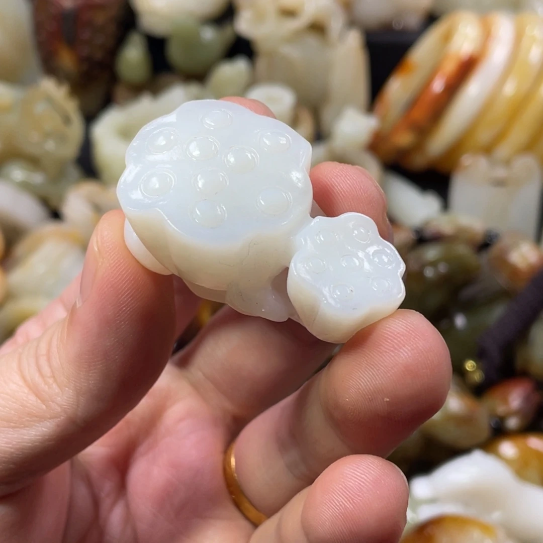 无***）和田玉未镶嵌把件