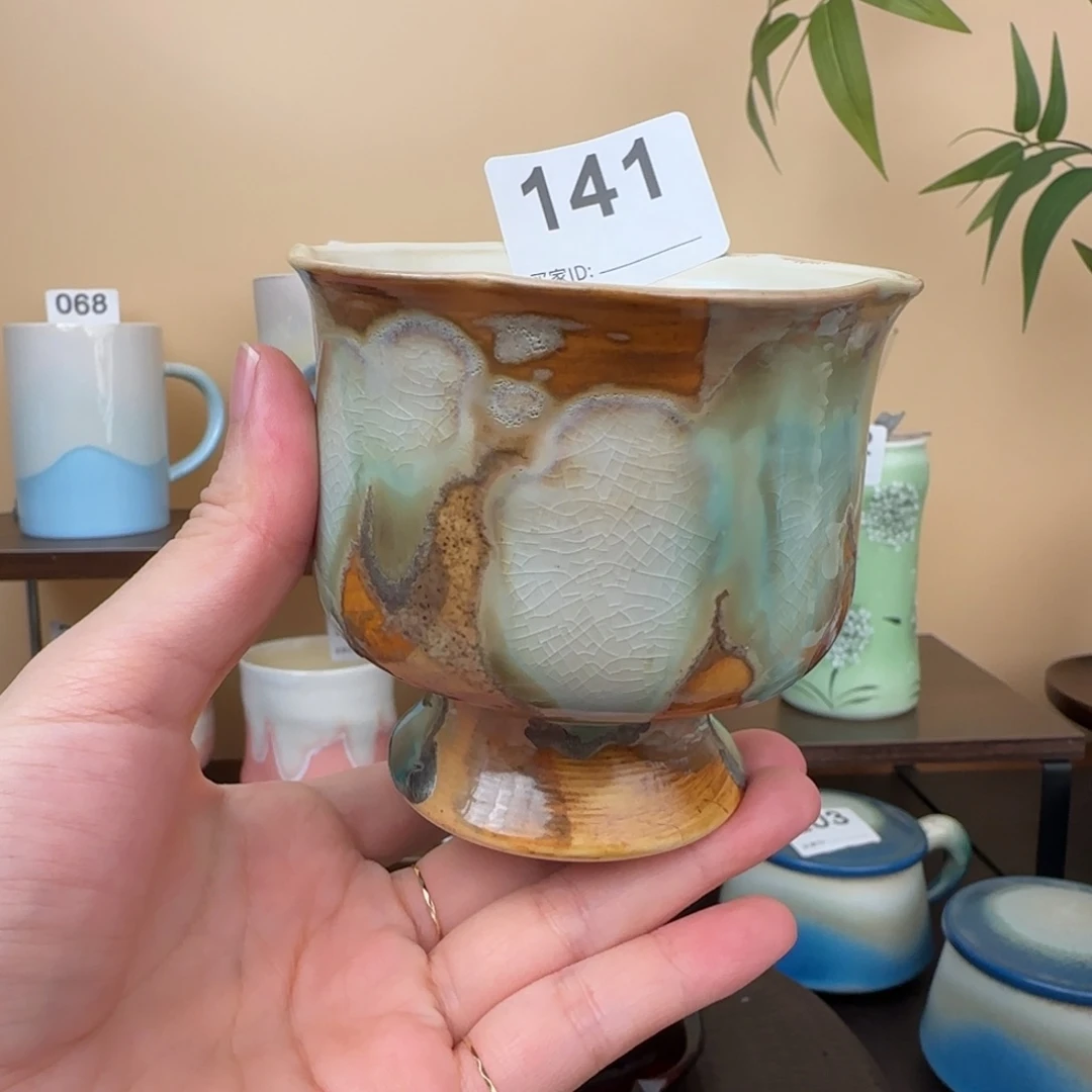 颜色釉茶杯手握杯