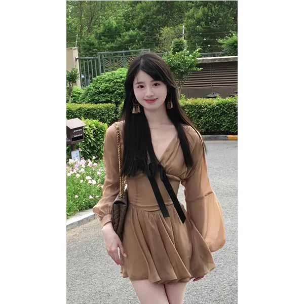 法式浪漫V领长袖收腰显瘦定位花连衣裙高级感显瘦气质A字短连衣裙