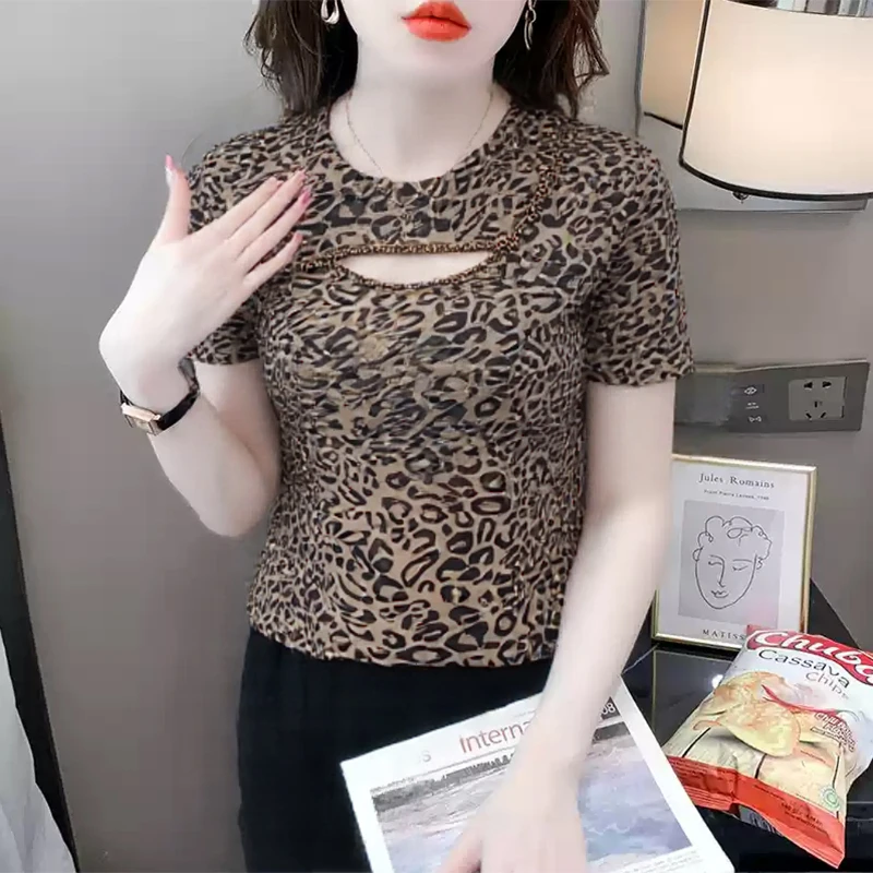 圆领镂空短袖小衫夏季新款修身显瘦大码遮肚子减龄洋气上衣潮