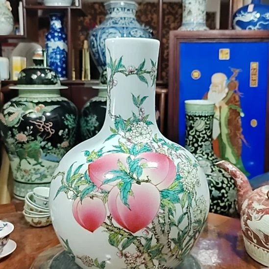 摆件粉彩九桃天球瓶