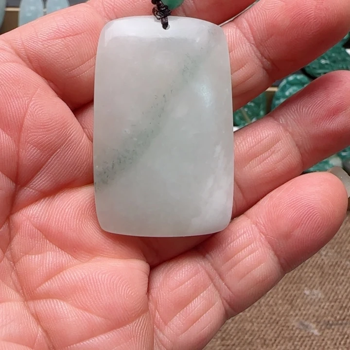 独山玉未镶嵌颈饰