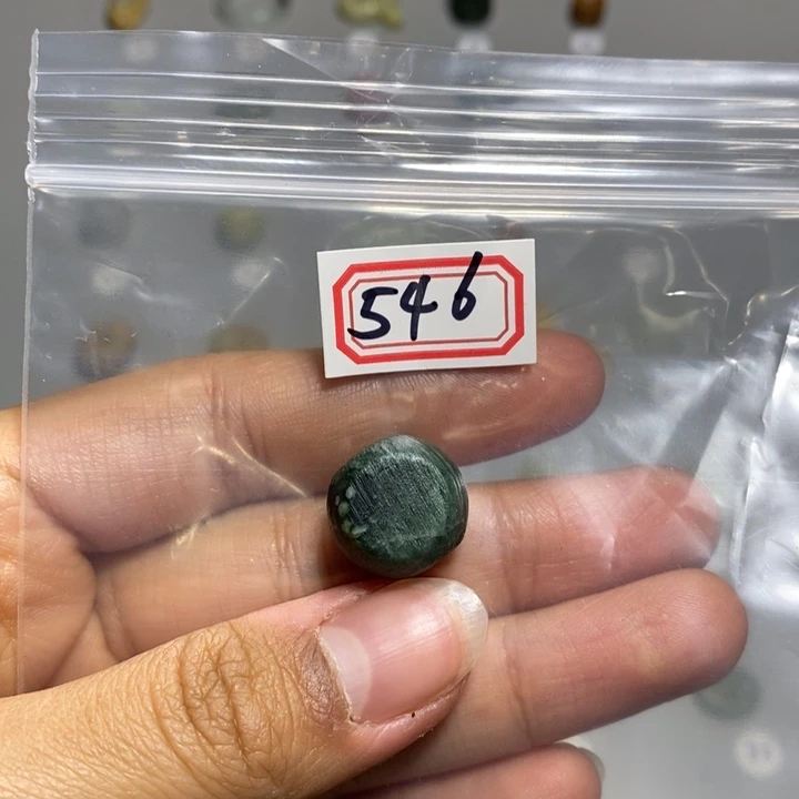 蛇纹石玉颈饰未镶嵌马**珏