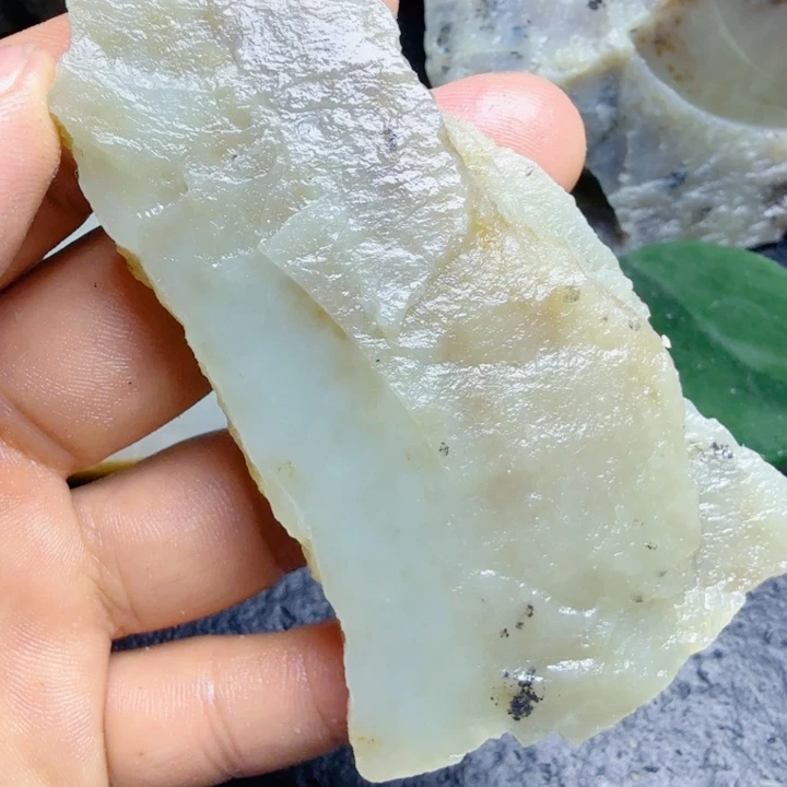 和田玉（糖玉）未镶嵌珠宝奇石