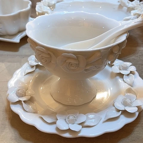 白瓷碟*人一个盘子一个碗一个碗