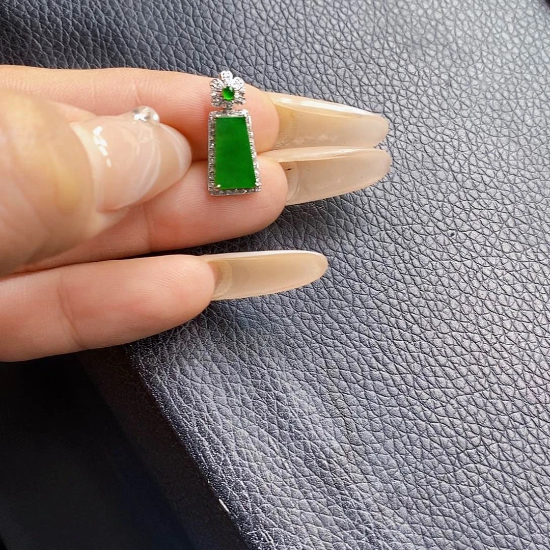 翡翠18K金镶嵌颈饰翡翠