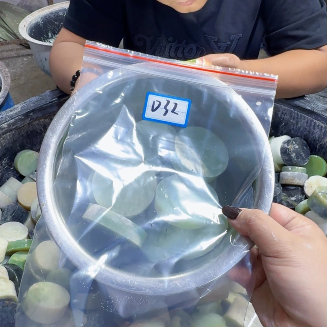 未镶嵌蛇纹石玉手镯心