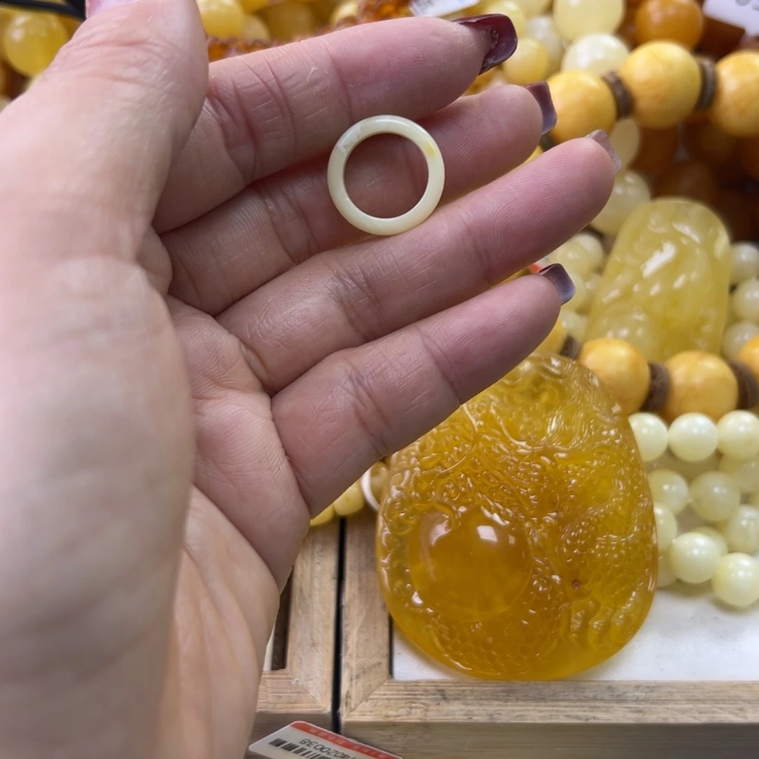 琥珀珠宝奇石未镶嵌
