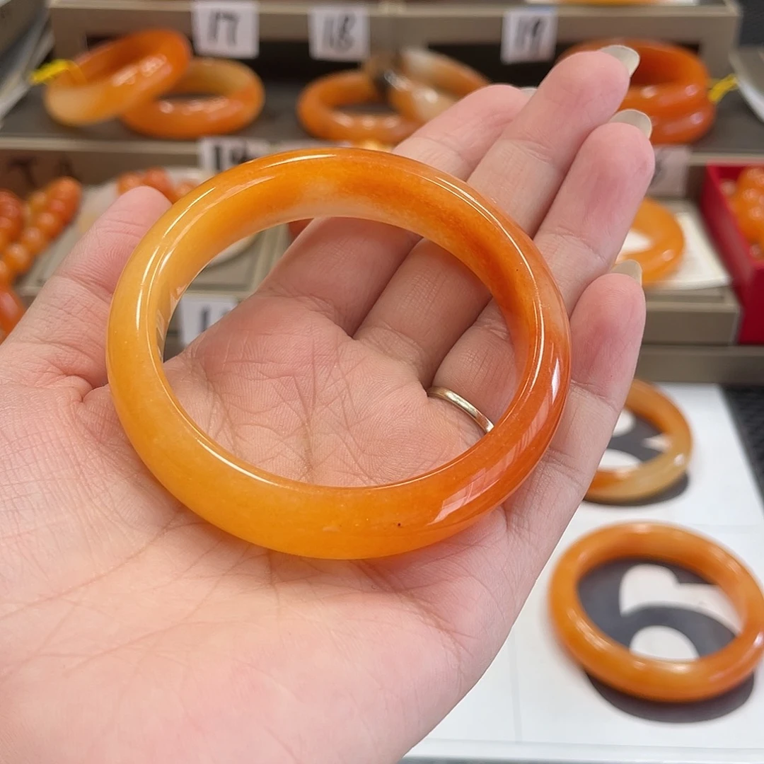 未镶嵌石英质玉（黄龙玉）手镯