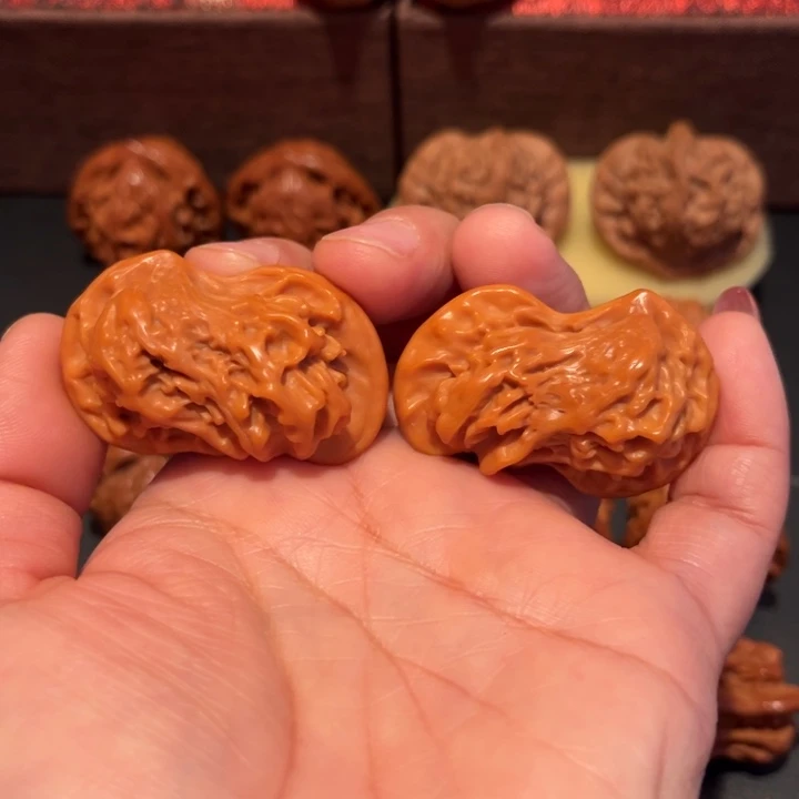 吊坠文玩核桃犀牛望月