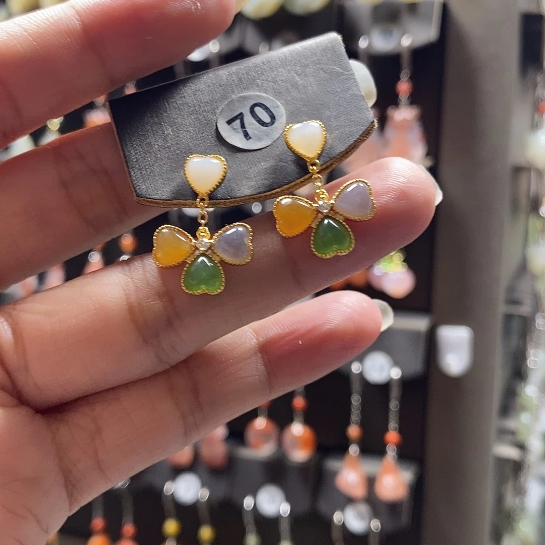 “***月和田玉银S925镀金镶嵌耳饰