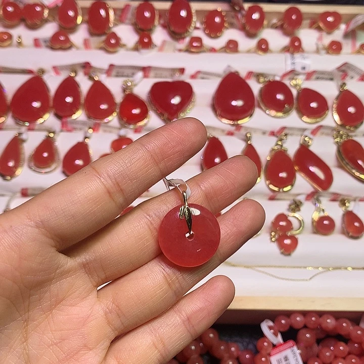 18K金镶嵌菱锰矿（红纹石）颈饰