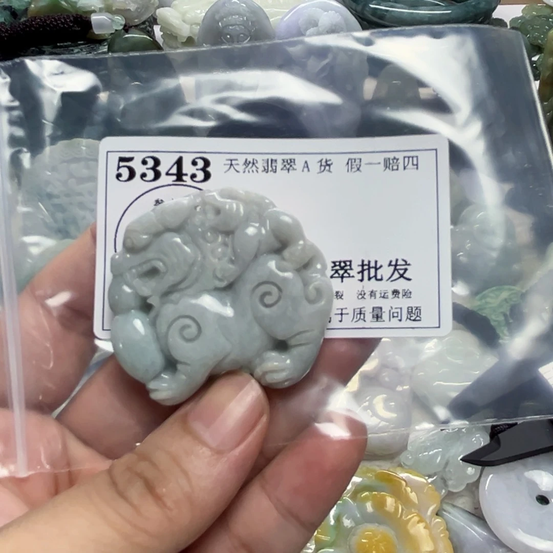 翡翠未镶嵌颈饰5343