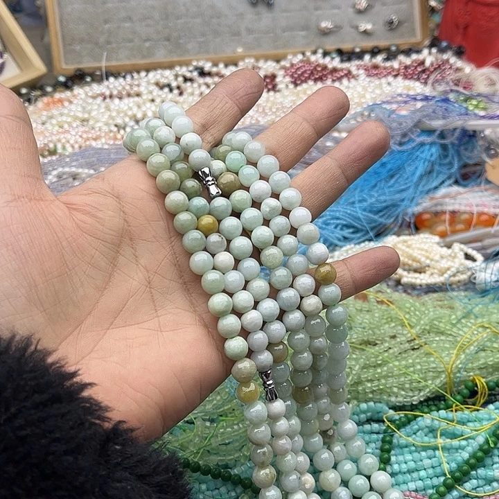 玛瑙/玉髓珠宝半成品未镶嵌一条8mm左右翡翠几颗有瑕疵