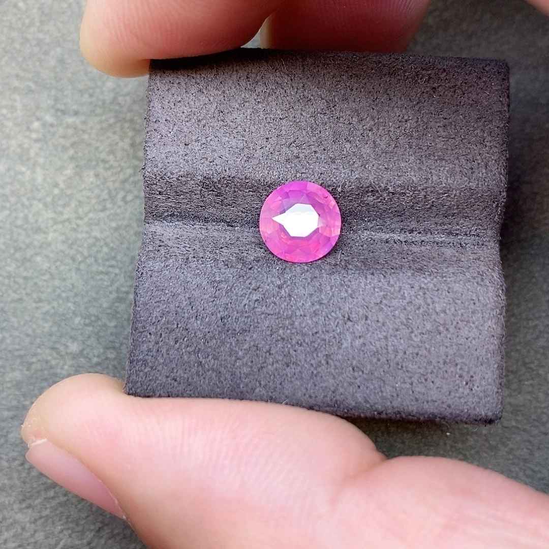 蓝宝石裸石1.55ct正圆梦幻粉蓝宝