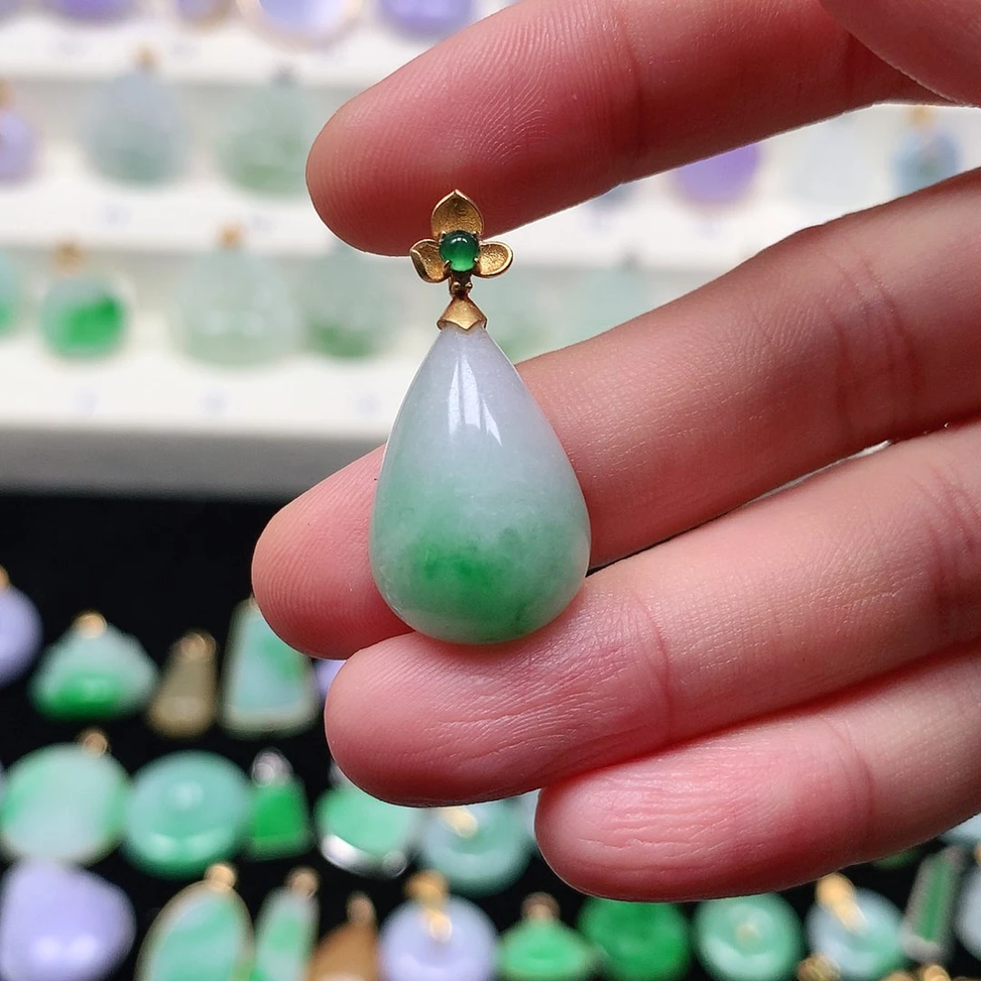 颈饰18K金镶嵌翡翠翡翠吊坠