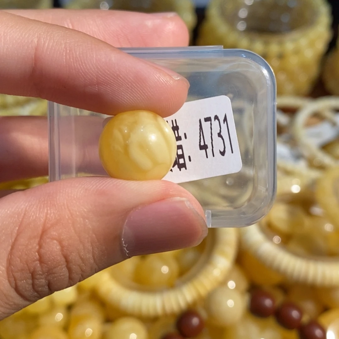 琥珀未镶嵌珠宝奇石4731