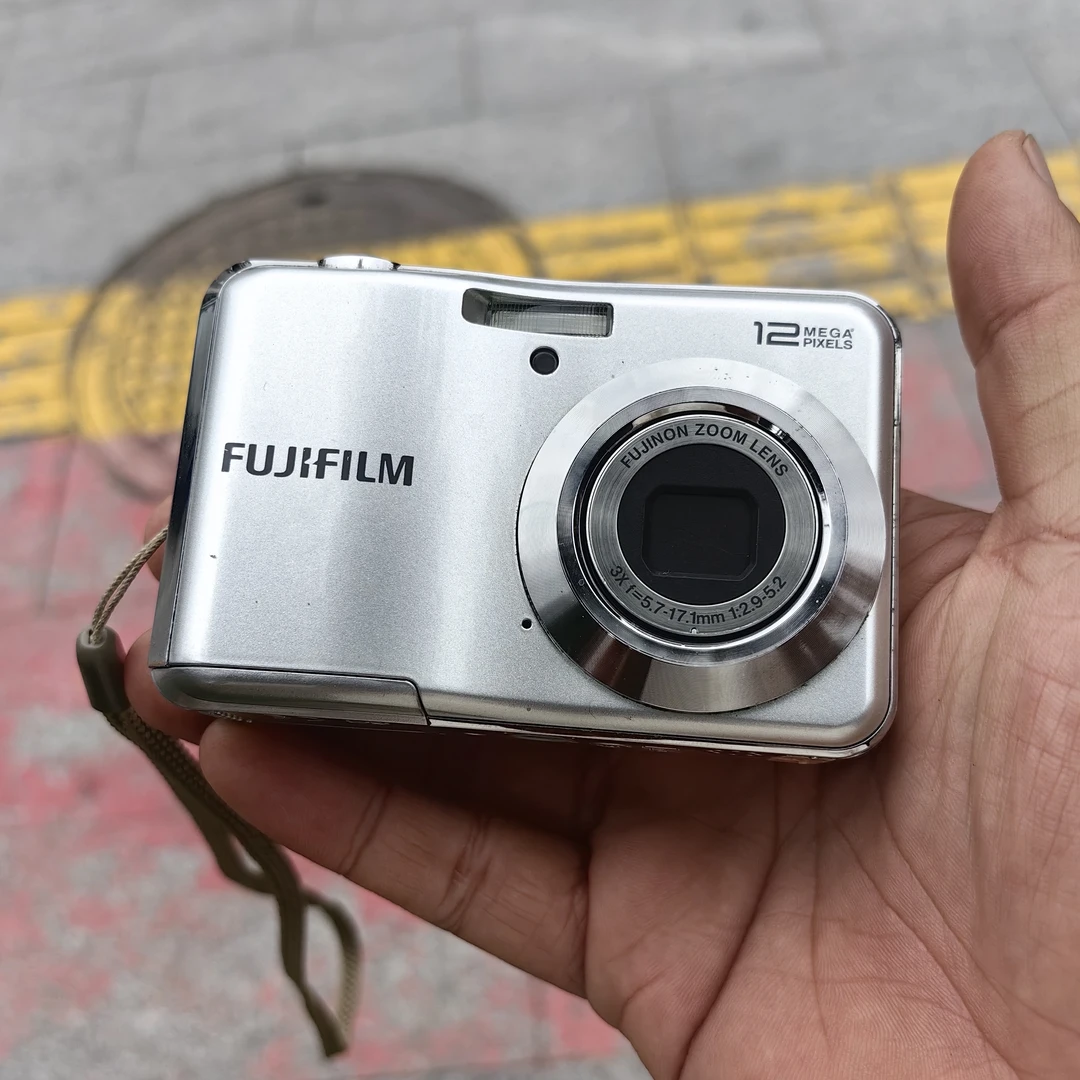 9新 Fujifilm/富士 av105相机，全好，有卡和读卡器，五号电池自备