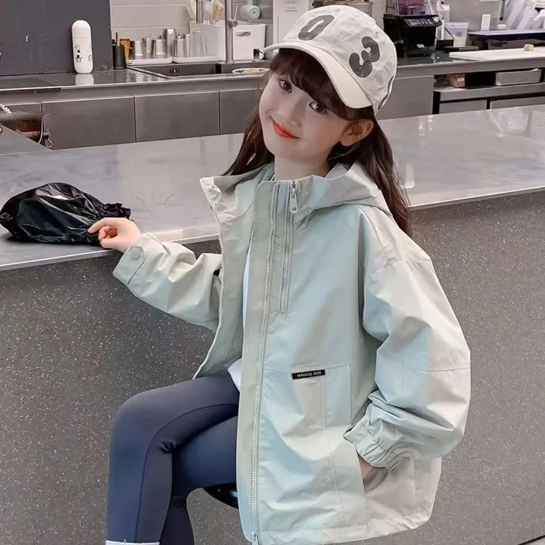 女童外套春秋款2025新款洋气儿童时髦连帽冲锋衣中大童休闲上衣