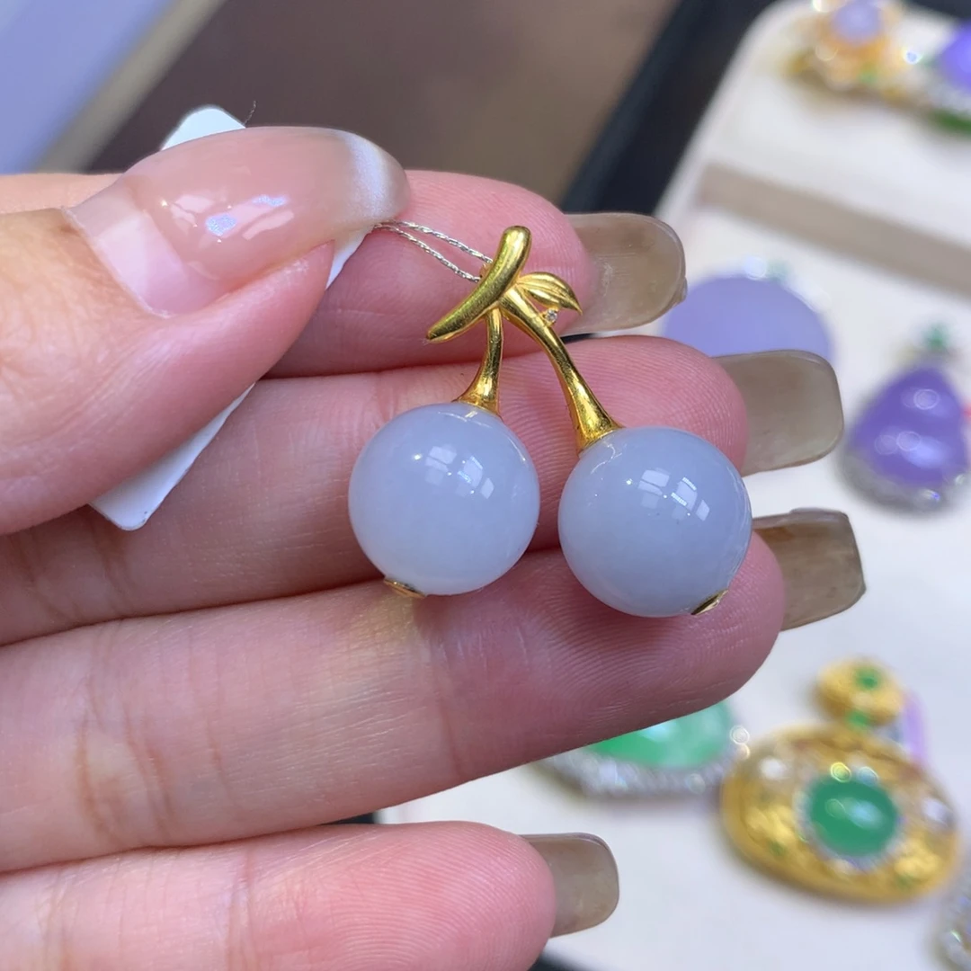 翡翠18K金镶嵌颈饰