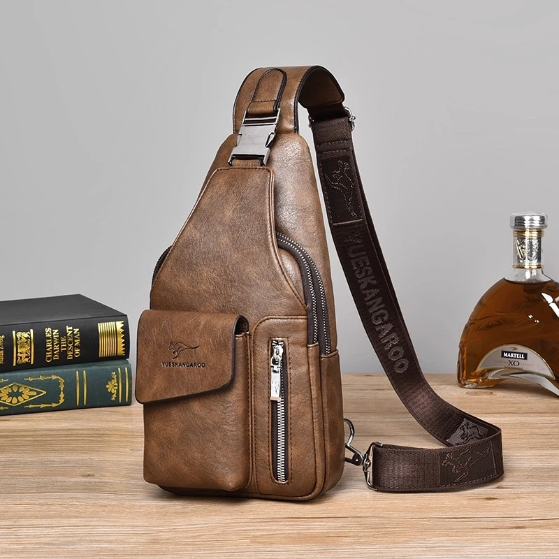 男士胸包斜挎包潮真皮2025新款时尚牛皮休闲设计感小众潮牌手机包