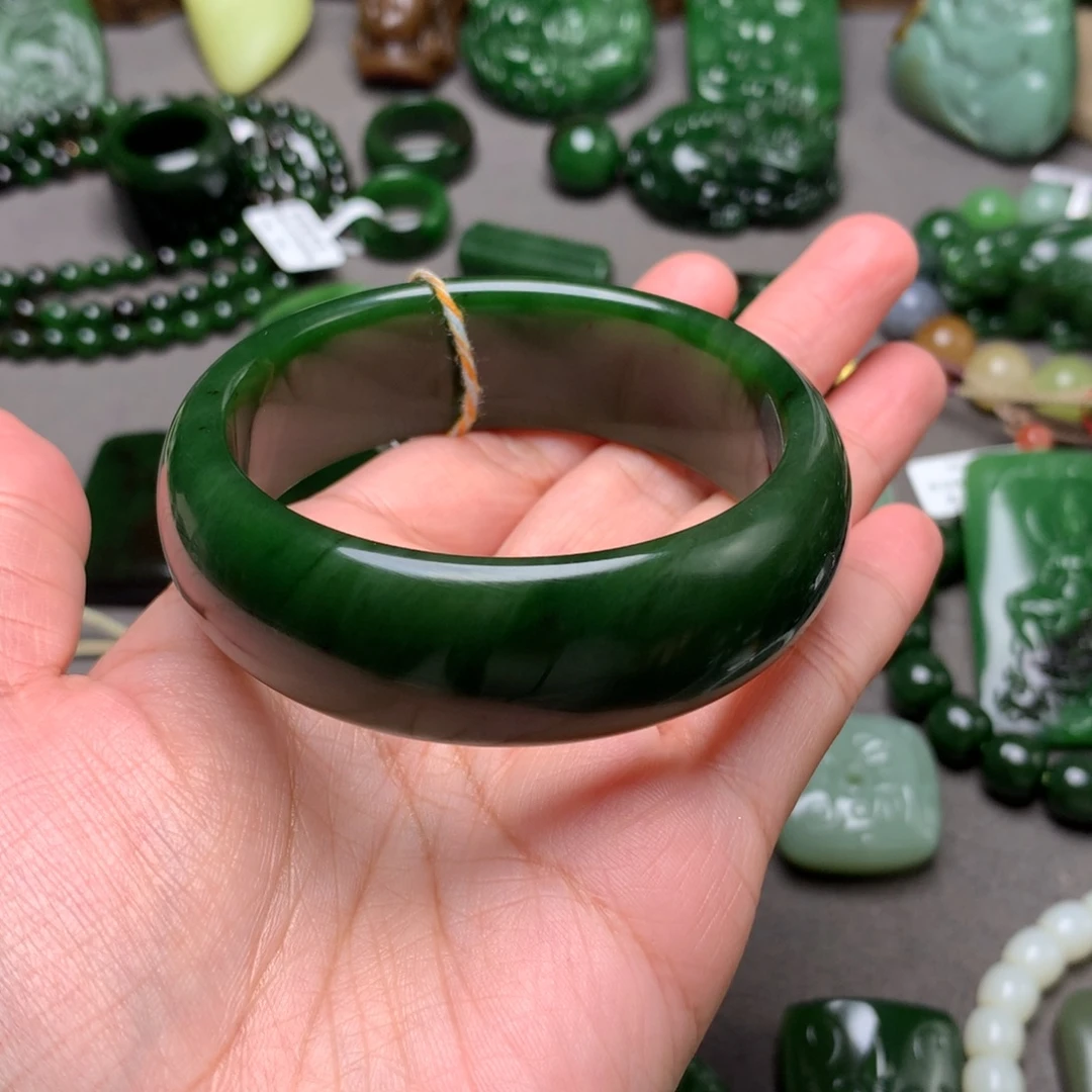 和田玉未镶嵌手镯