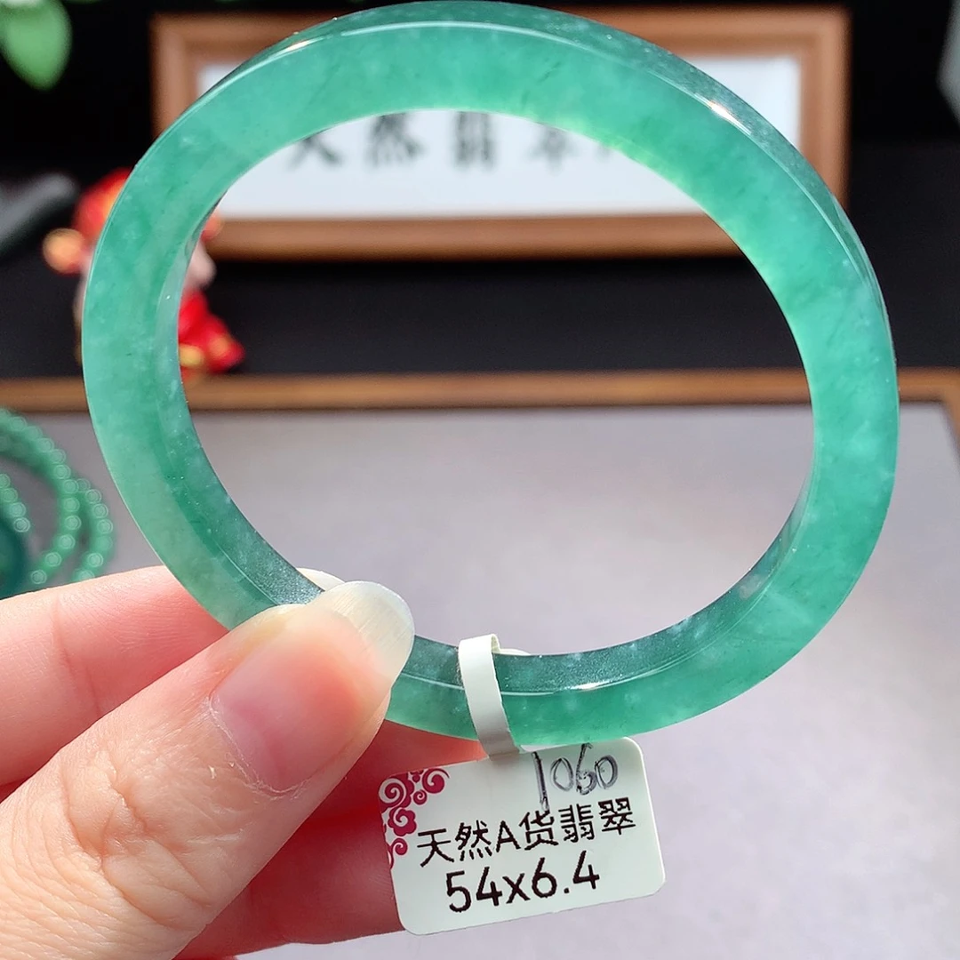未镶嵌手镯（圆镯）翡翠