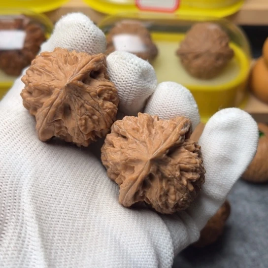 文玩核桃吊坠靠山王37