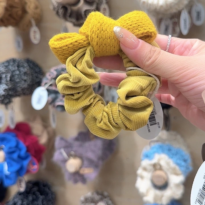 黄色毛线蝴蝶结小肠圈