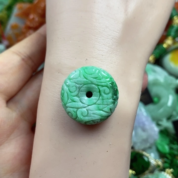 翡翠未镶嵌吊坠(赠链)