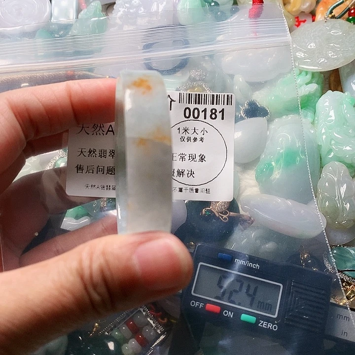 翡翠未镶嵌颈饰00000000181