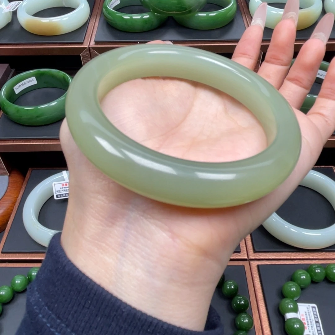 和田玉未镶嵌手镯