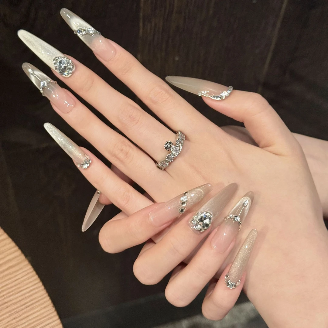 纯手工富家千金风格爆闪渐变猫眼显白气质穿戴美甲