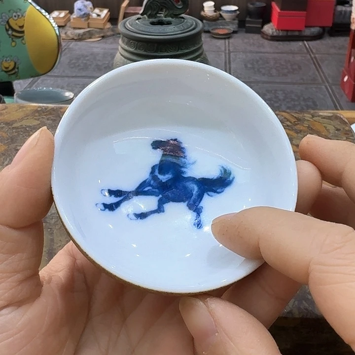 陶烧马杯一个，瓷。。。。