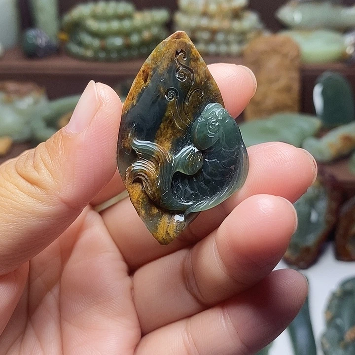 颈饰未镶嵌岫岩河磨玉（透闪石质玉）