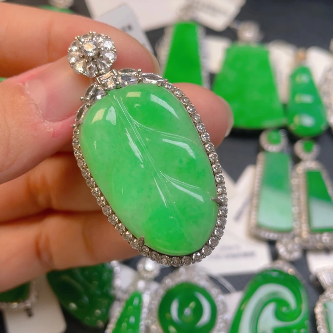 周***）翡翠银S925镶嵌颈饰