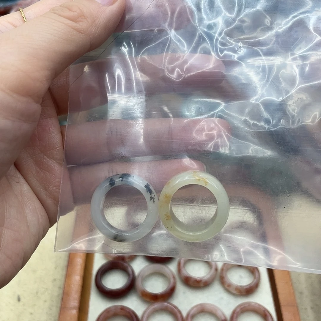 石英质玉圈口齐全！未镶嵌十*?