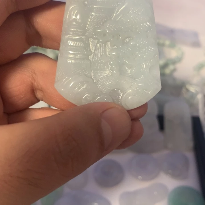 翡翠未镶嵌颈饰山水