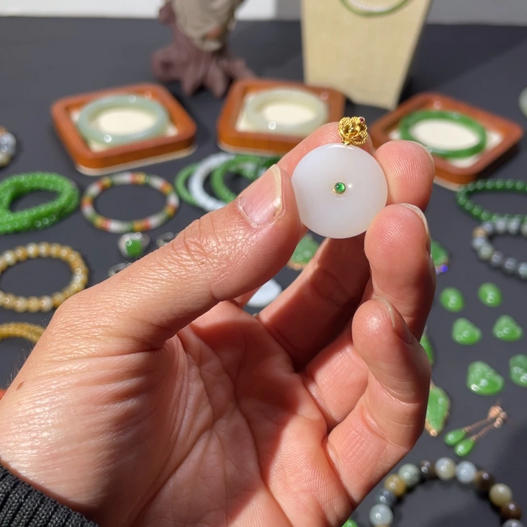 和田玉颈饰18K金镶嵌