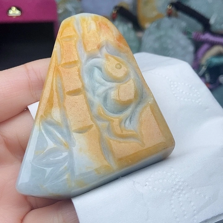 翡翠未镶嵌颈饰翡翠