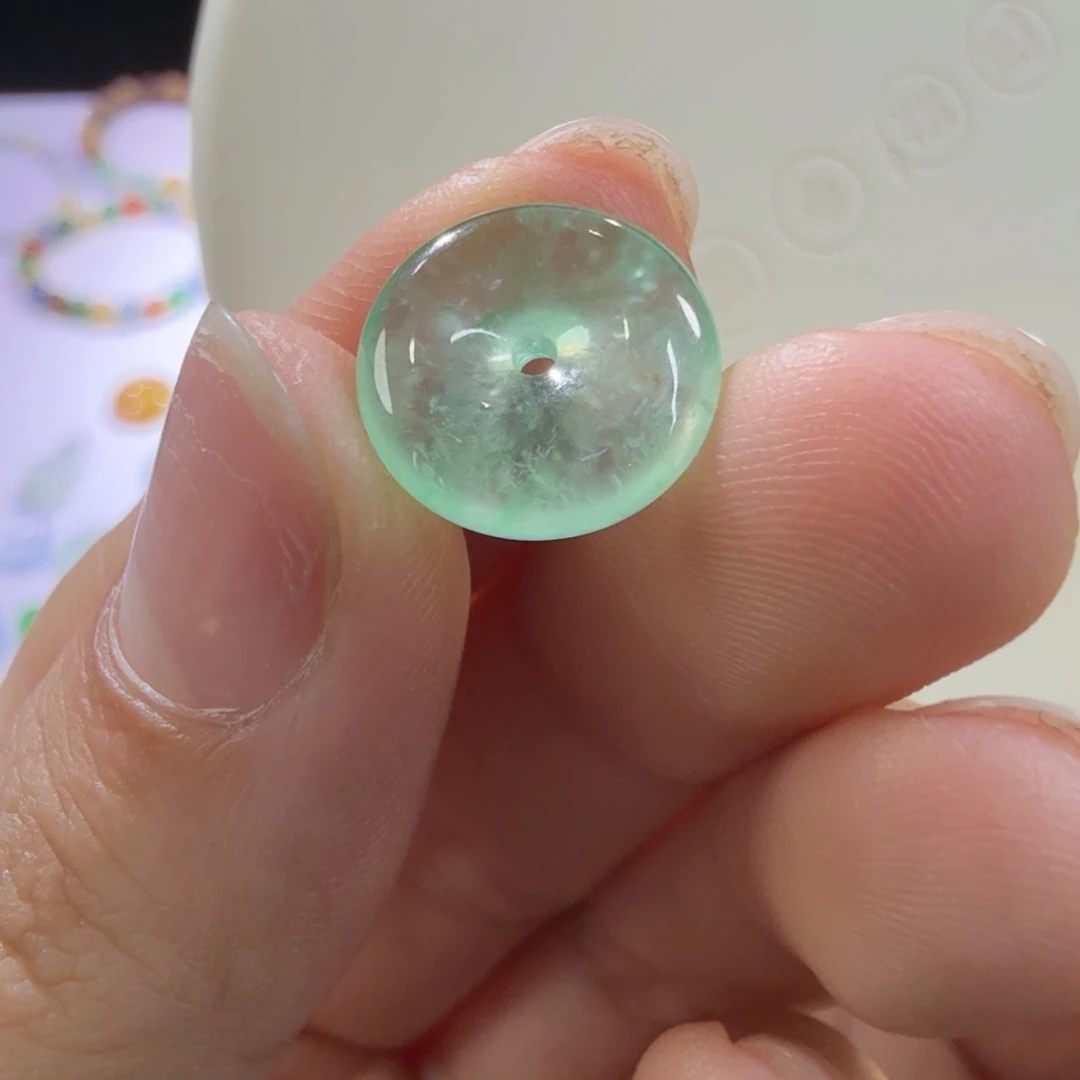 翡翠未镶嵌颈饰高冰甜阳绿