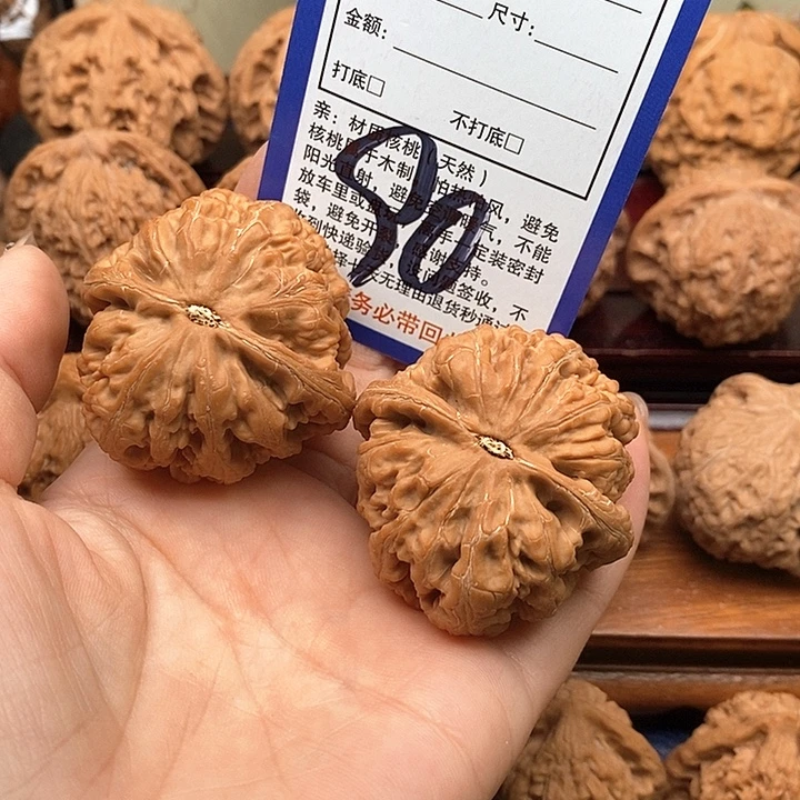 時***吊坠桃核粗筋狮子头44