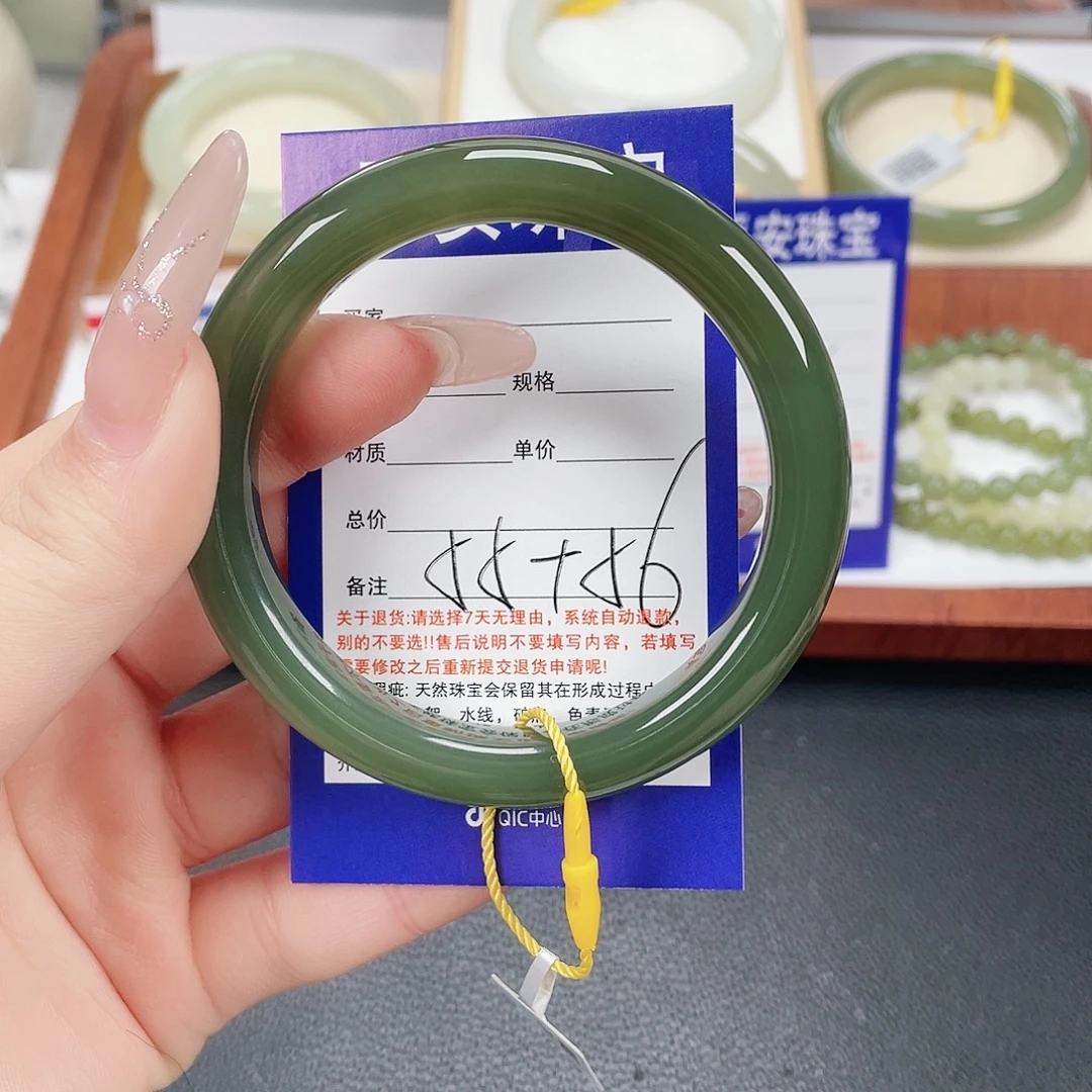 和田玉未镶嵌手镯