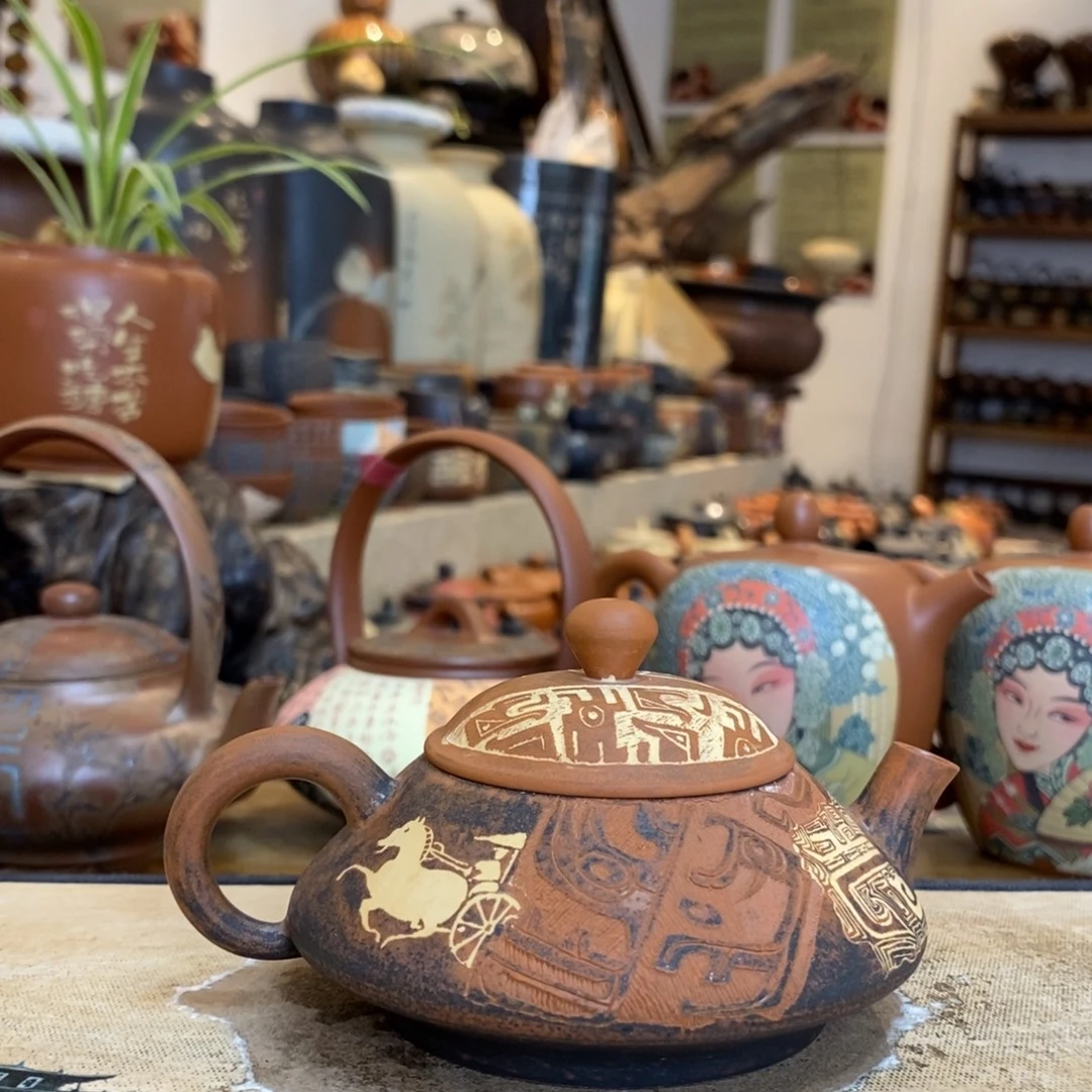 王***否云南建水紫陶彩填壶