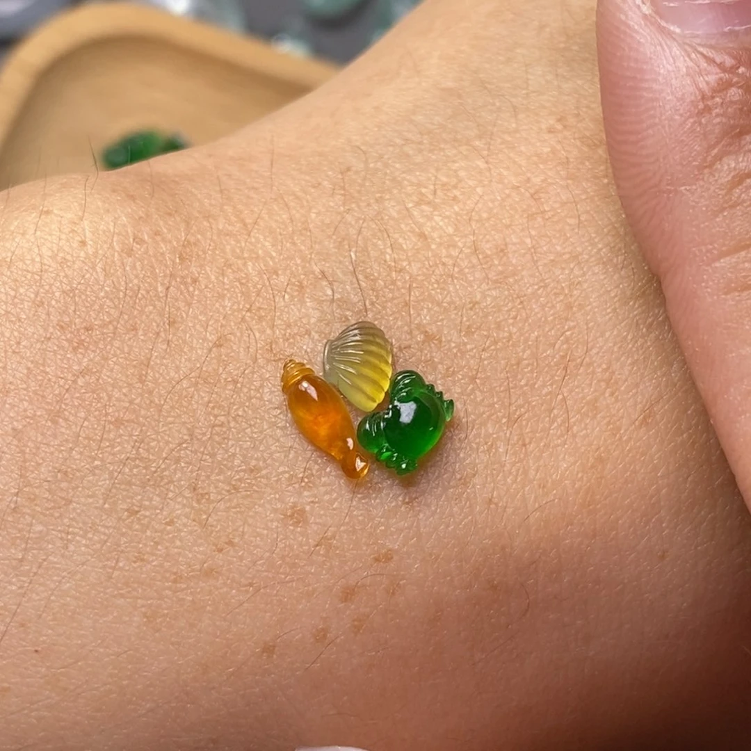 翡翠未镶嵌颈饰q*翡翠